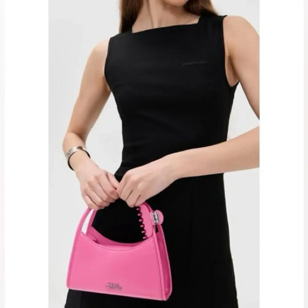 Marc Jacobs the claw Pink Women's crossbody bag with hair clip
